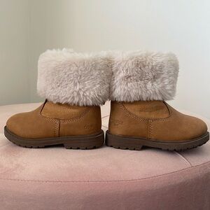 Like new Osh Kosh toddler faux fur boots.